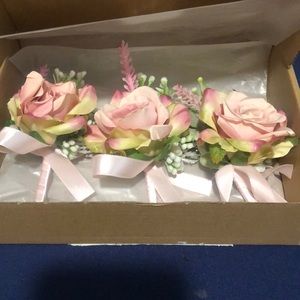 Meldel dusty rose Boutonniers 3pc New in box